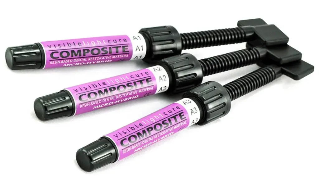 Composite micro-hybride photo polymérisable